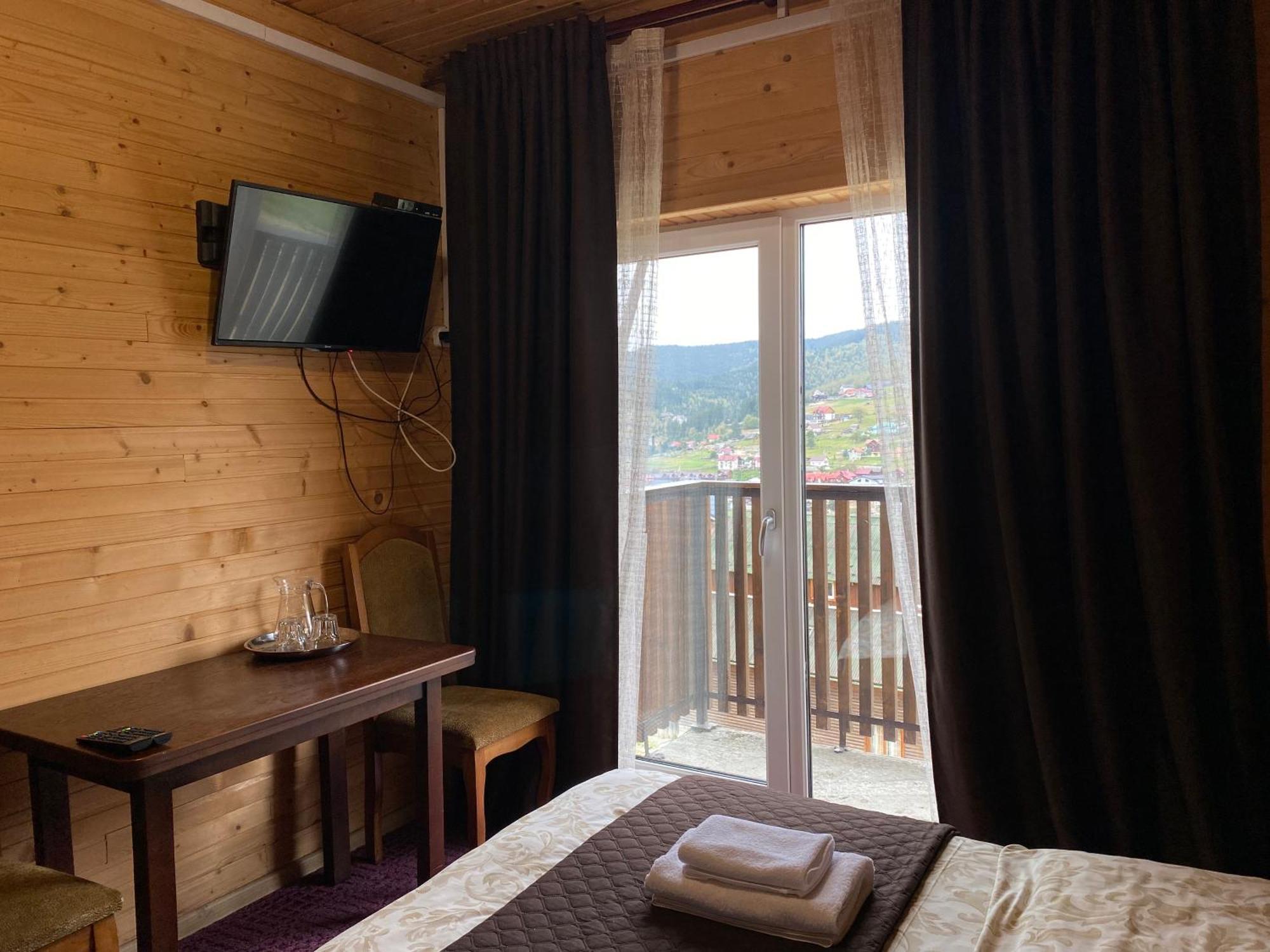 Forrest Hotel Bukovel Bagian luar foto